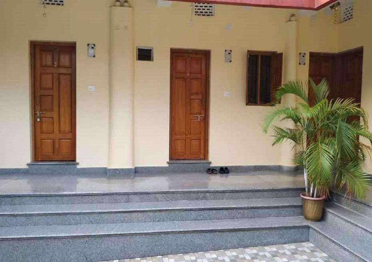 Nest Guest House บูบันเนสชวาร์ ภายนอก รูปภาพ