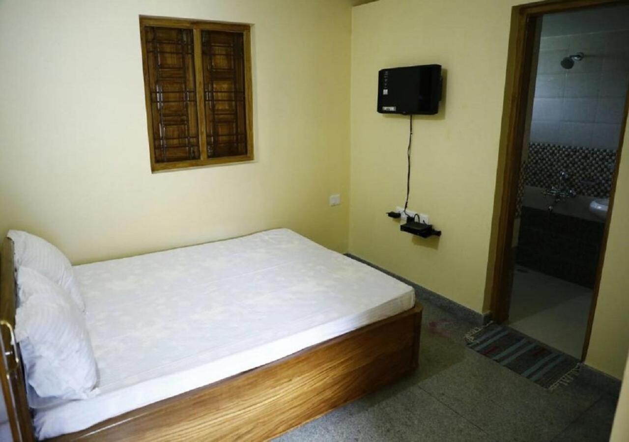 Nest Guest House บูบันเนสชวาร์ ภายนอก รูปภาพ