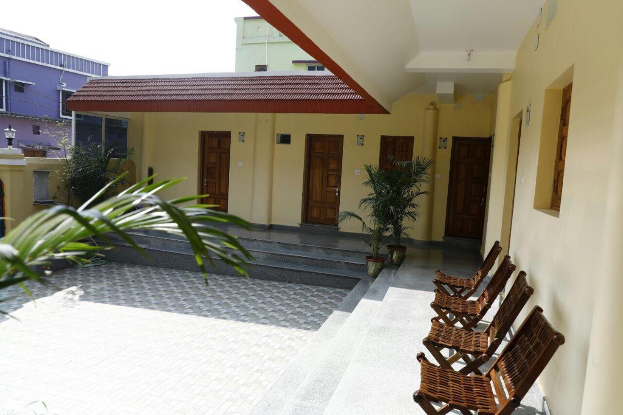 Nest Guest House บูบันเนสชวาร์ ภายนอก รูปภาพ