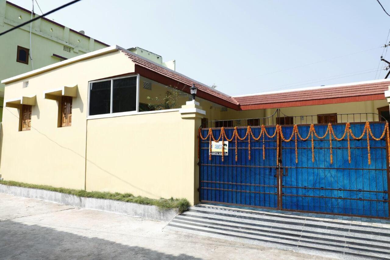 Nest Guest House บูบันเนสชวาร์ ภายนอก รูปภาพ